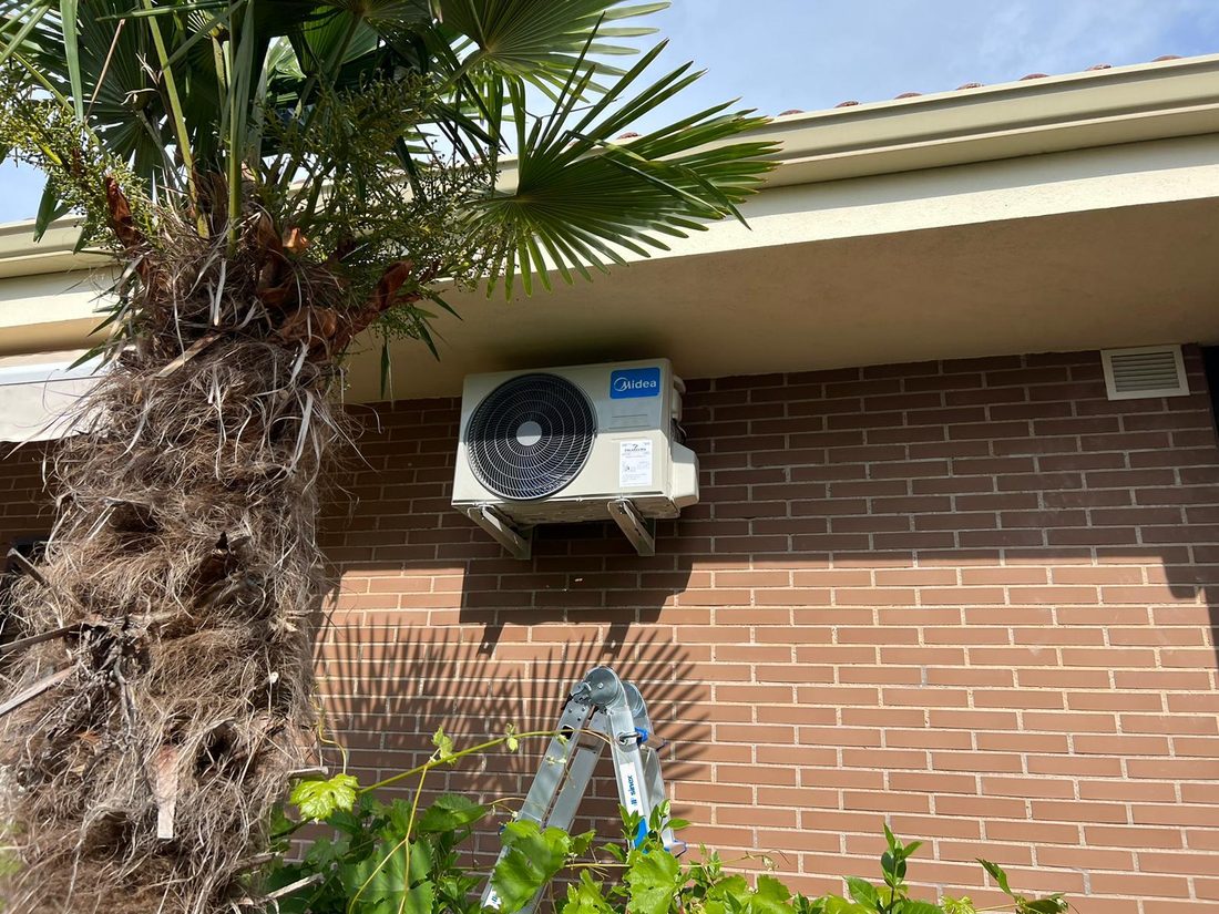 Instalación de equipo split en vivienda